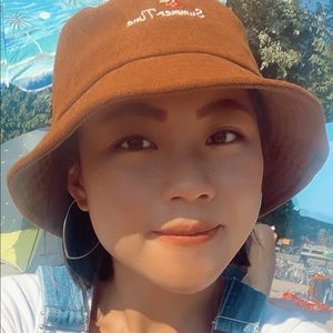 Meet your Posher, Demie